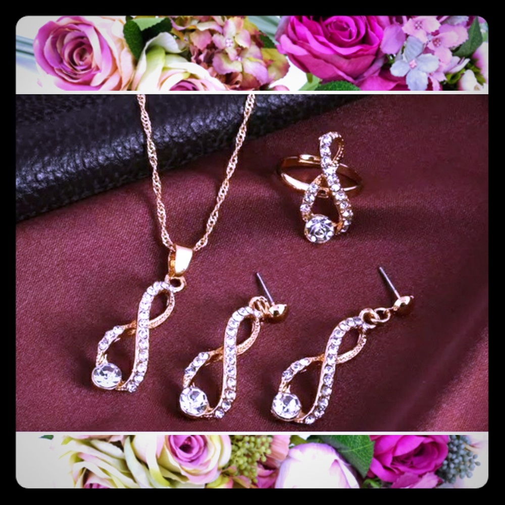 Beautiful pearls  set necklace & earrings